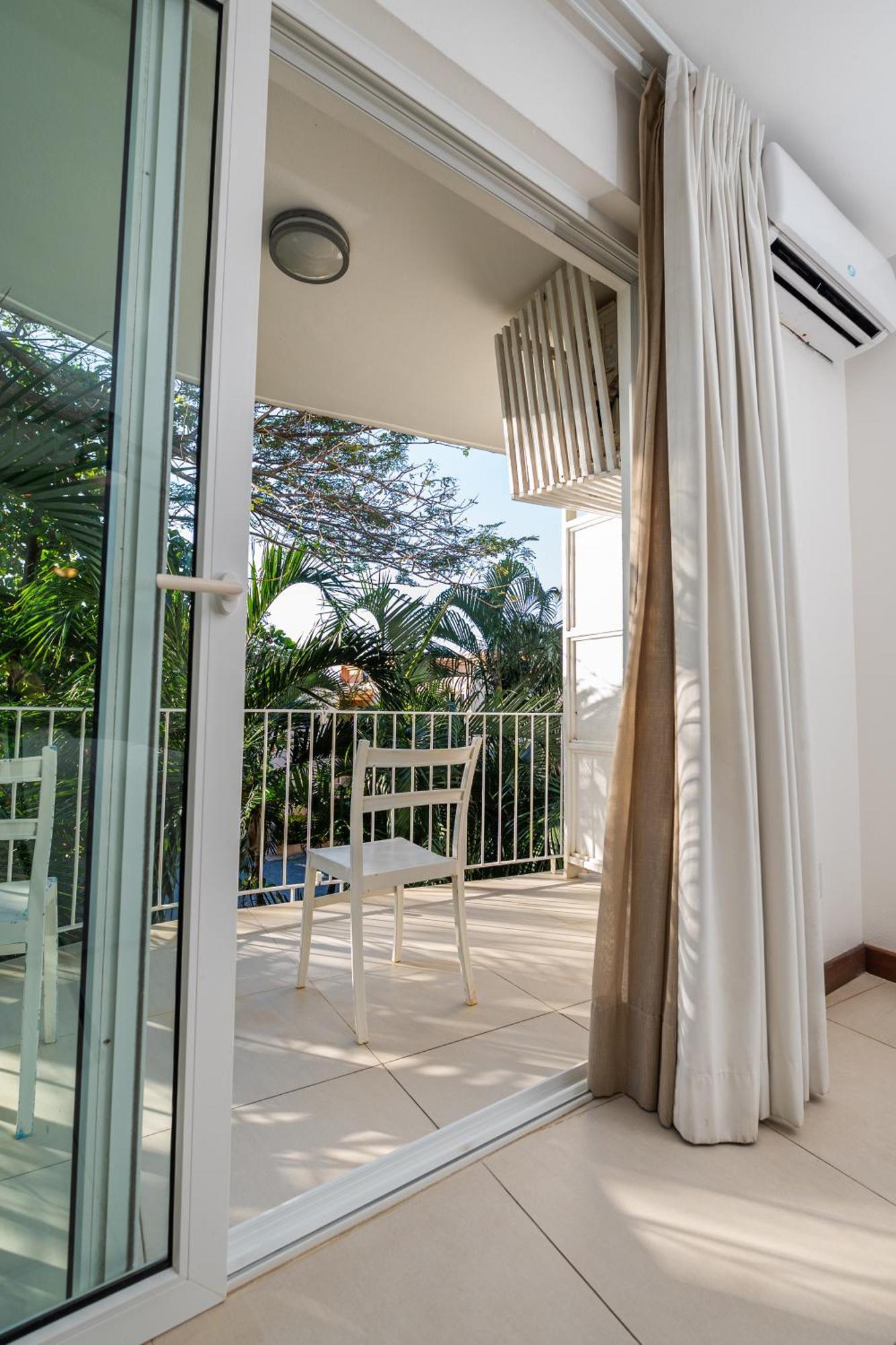 Paradise Beach Hotel & Resort West Bay Exterior foto