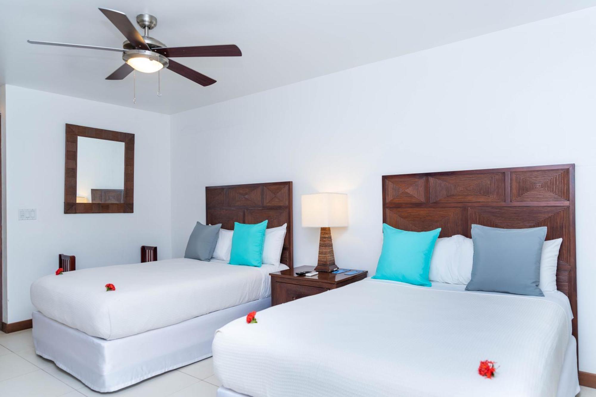 Paradise Beach Hotel & Resort West Bay Quarto foto